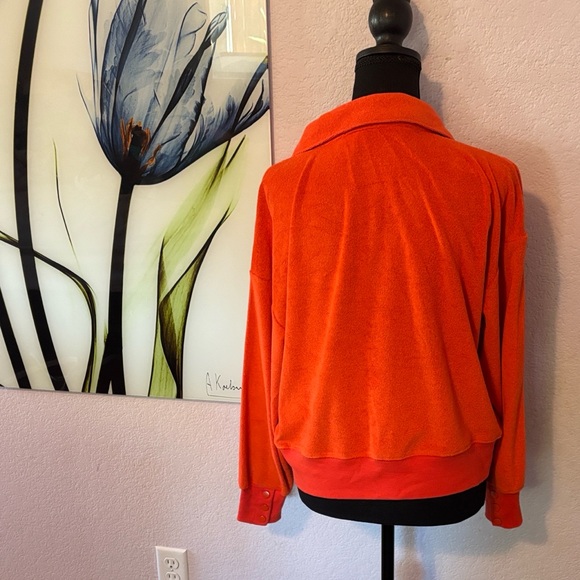 shirt size small - Picture 3 of 6